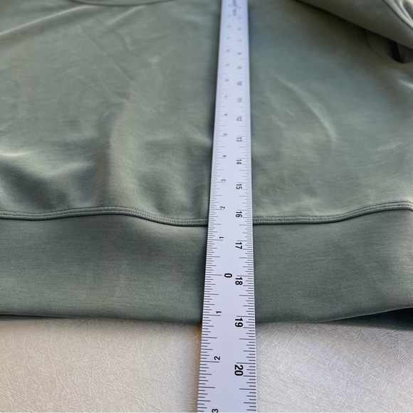 Lululemon Perfectly Oversized Cropped
Crew Softstrem Sweater Size S aka … - Picture 5 of 9